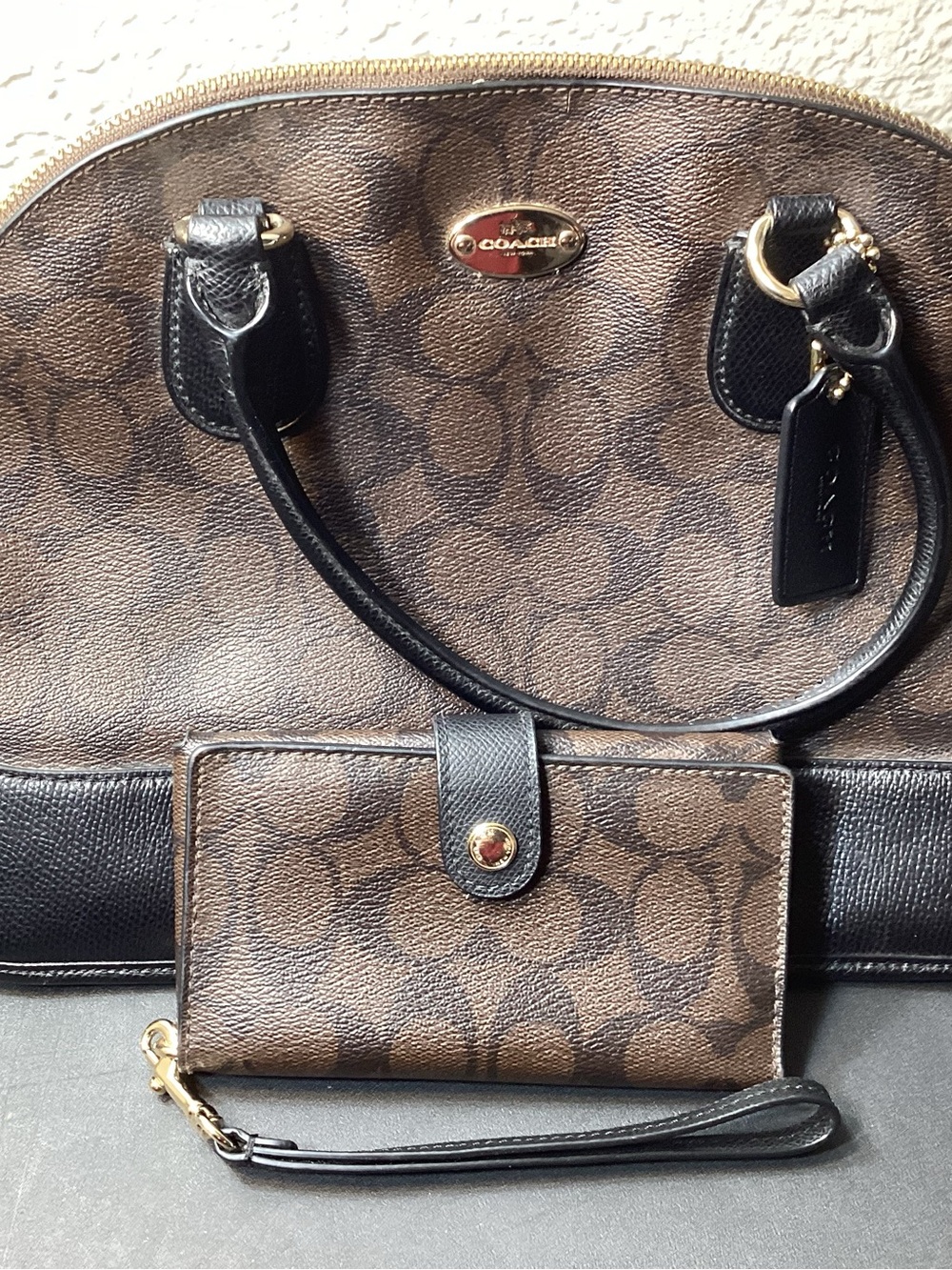 Coach Brown Signature Dome Satchel w/wristlet/wallet and includes dust bag.
